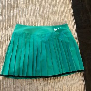 EUC Nike tennis skirt Sz medium.  SFPF home